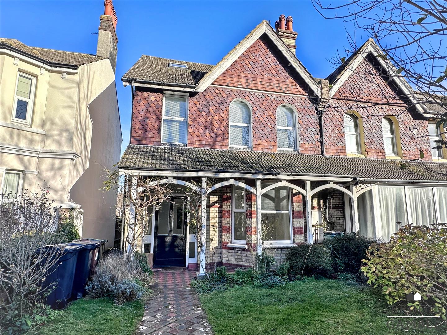 1 Bedroom Flat for Sale: £950. Willingdon Road in Eastbourne, East Sussex
